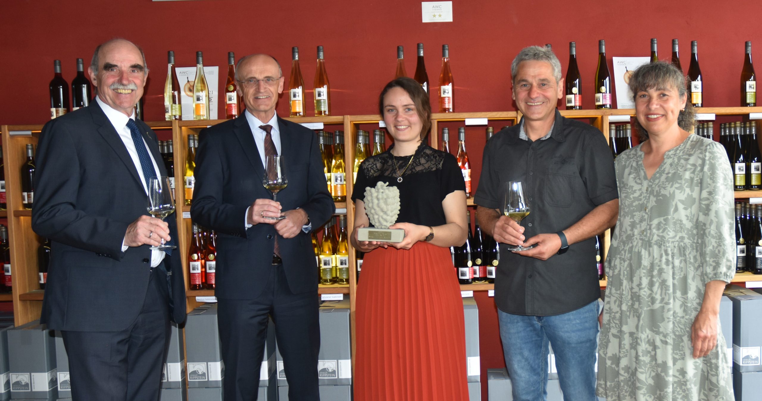 Landkreisehrenpreis 2021 Weingut Bernhard Rippstein, Sand am Main, Abt Degen Weintal, Franken